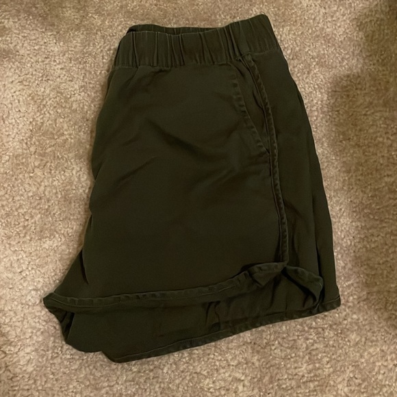 Banana Republic Olive Green Shorts - Picture 3 of 4